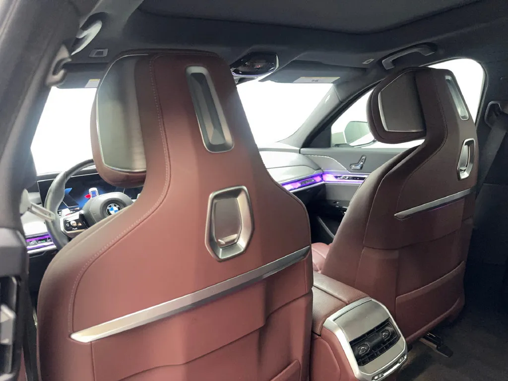 BMW 7 Series photo 36