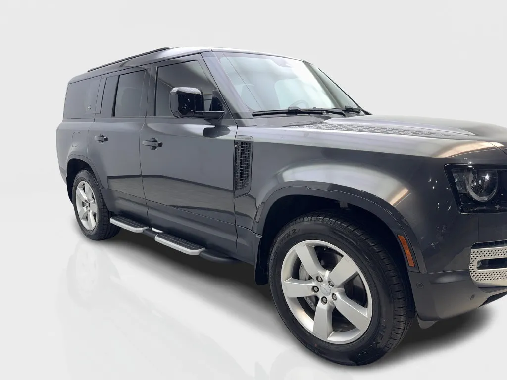 Land Rover Defender photo 14