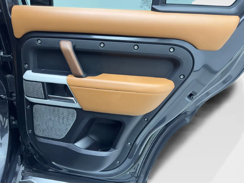 Land Rover Defender photo 47