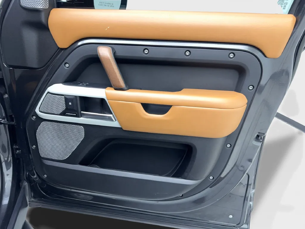 Land Rover Defender photo 53