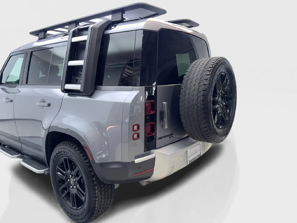 Land Rover Defender photo 21