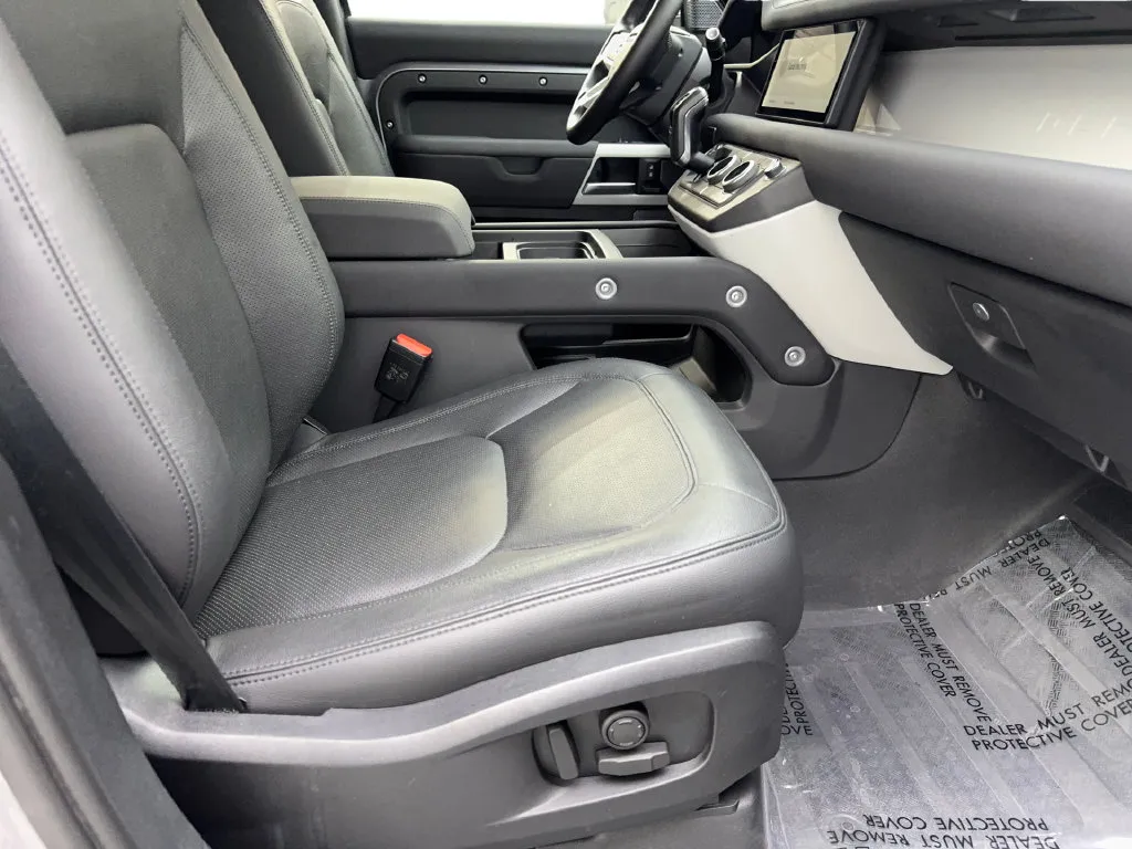 Land Rover Defender photo 46