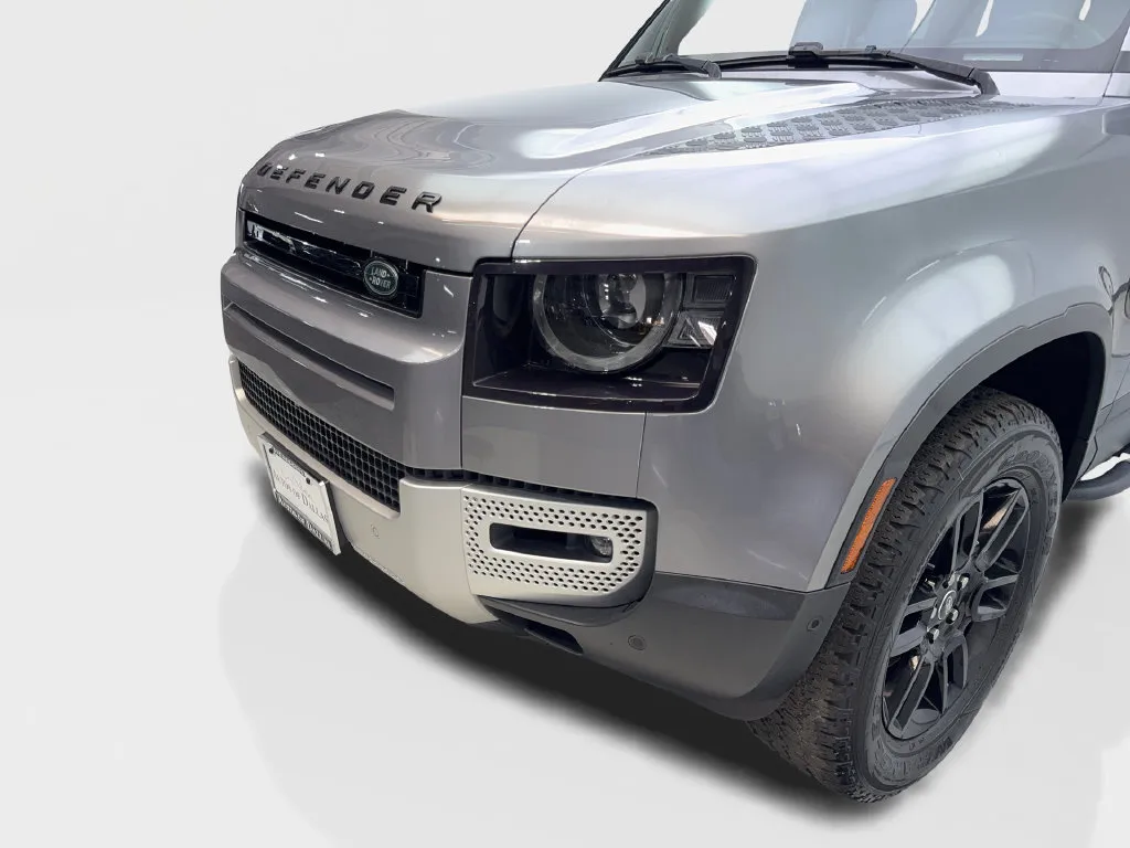 Land Rover Defender photo 18