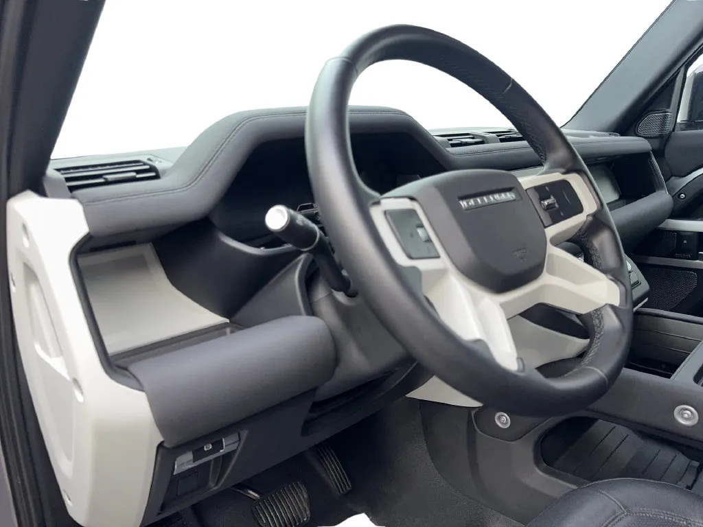 Land Rover Defender photo 52