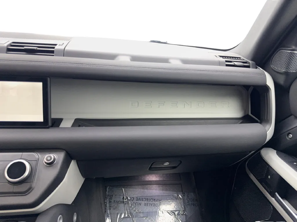 Land Rover Defender photo 59