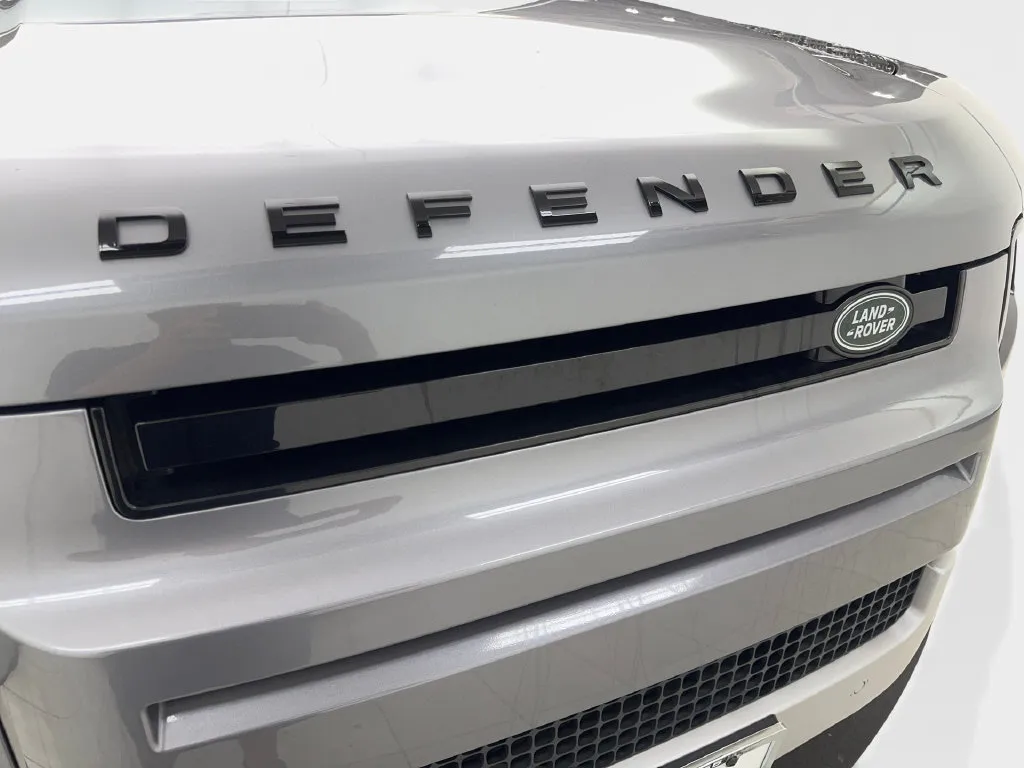 Land Rover Defender photo 27