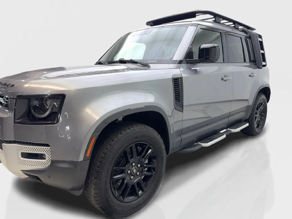 Land Rover Defender photo 12