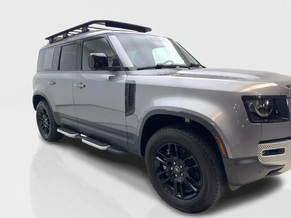 Land Rover Defender photo 14