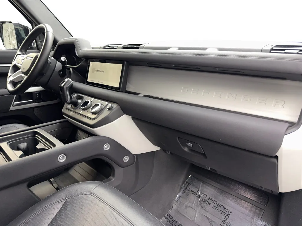Land Rover Defender photo 54