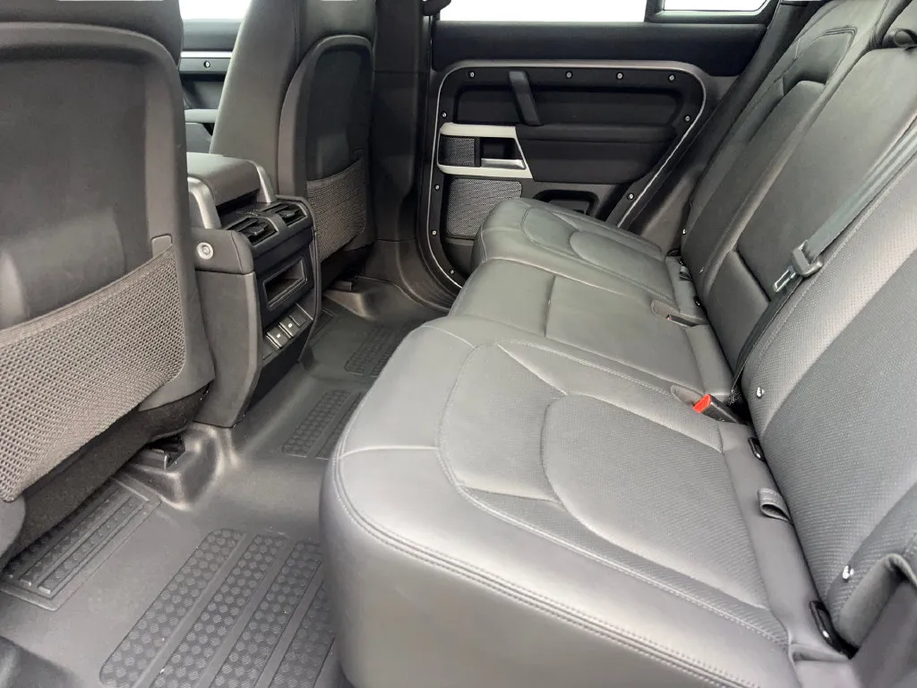 Land Rover Defender photo 35
