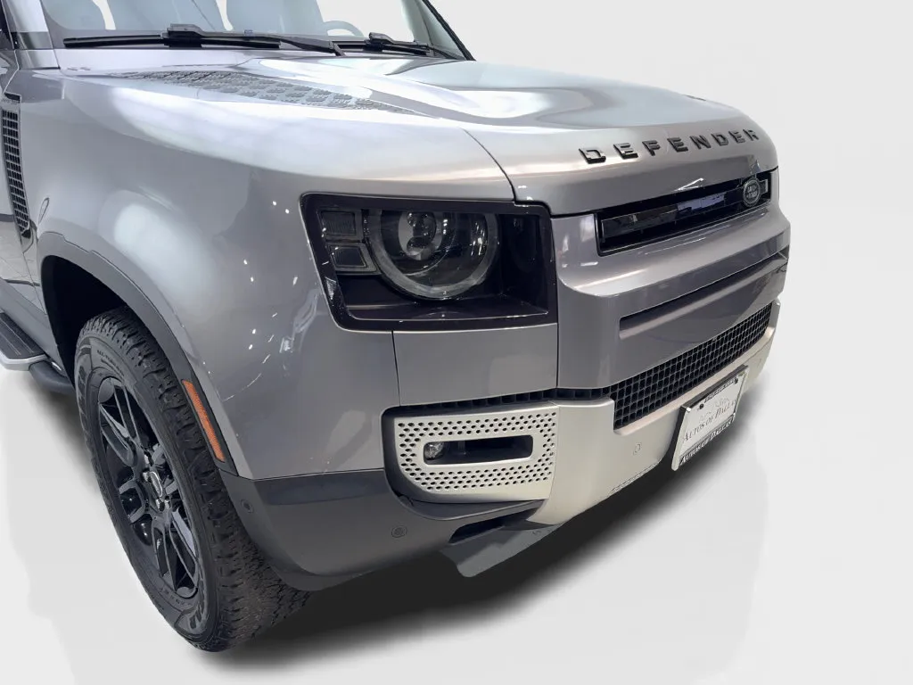 Land Rover Defender photo 19