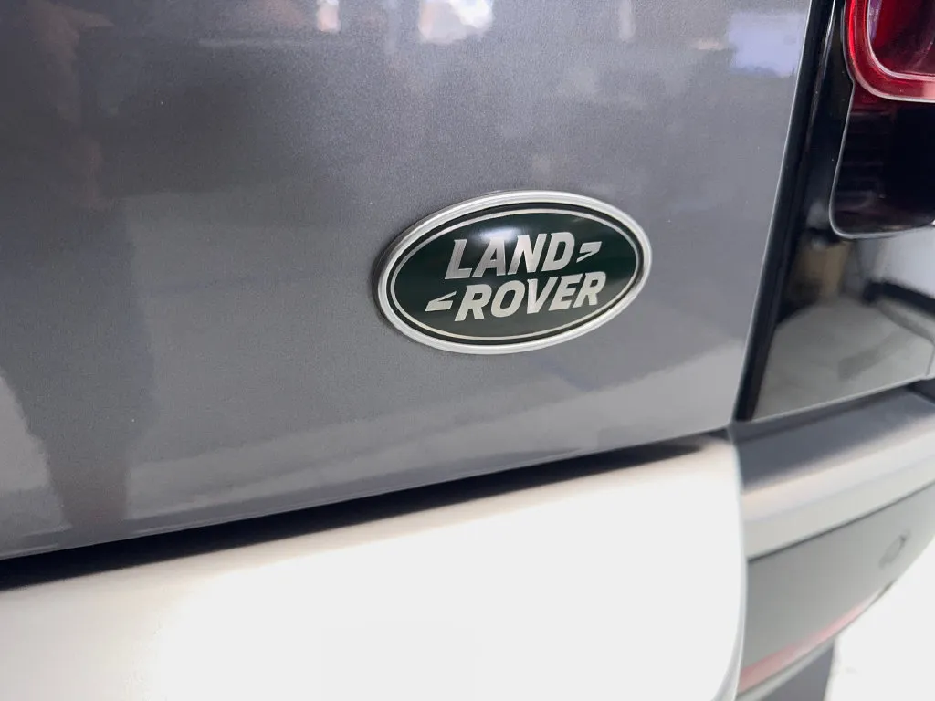 Land Rover Defender photo 25