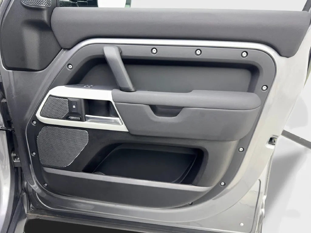 Land Rover Defender photo 50