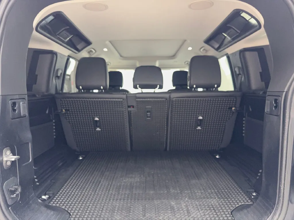 Land Rover Defender photo 78