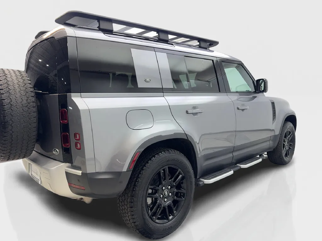 Land Rover Defender photo 15