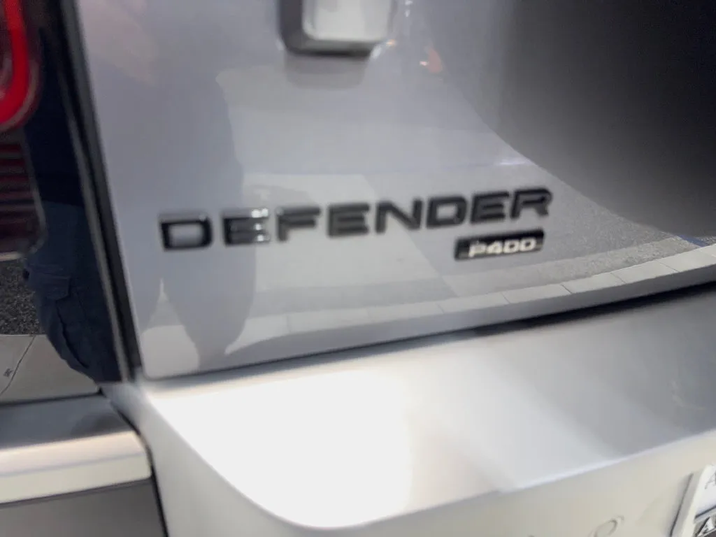 Land Rover Defender photo 23