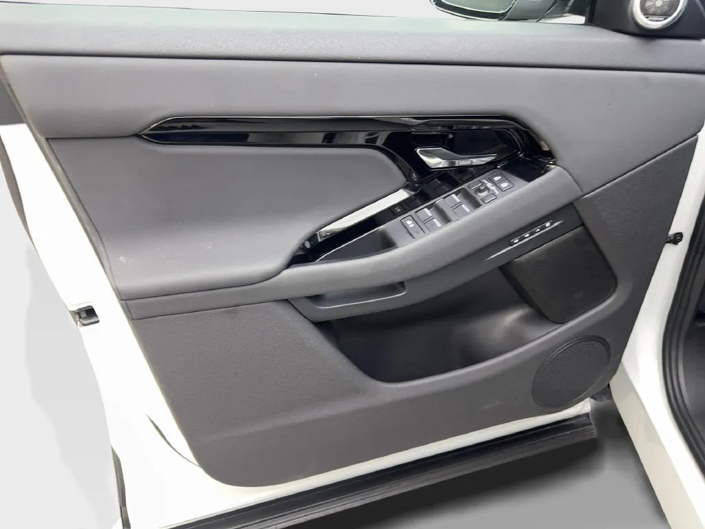 Land Rover Range Rover Evoque photo 33