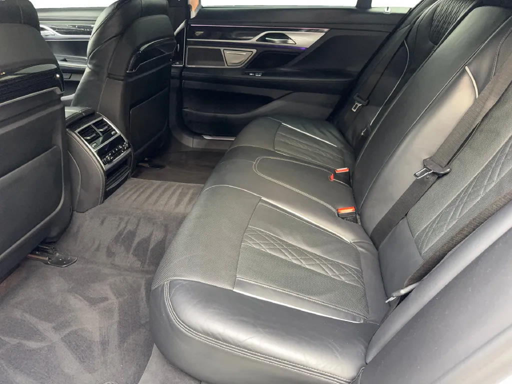 BMW 7 Series photo 36