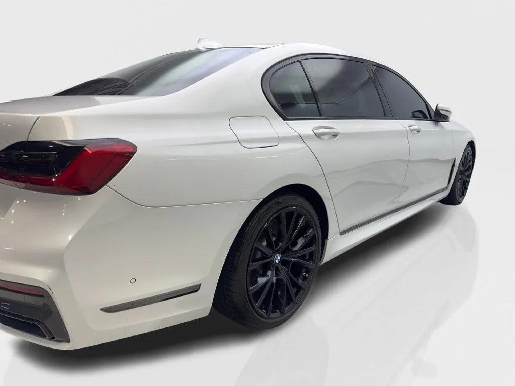 BMW 7 Series photo 15