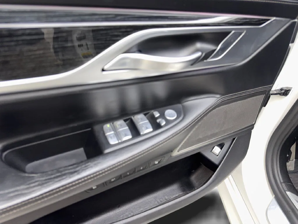 BMW 7 Series photo 35