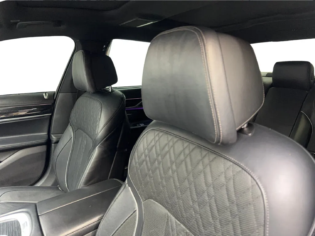 BMW 7 Series photo 30