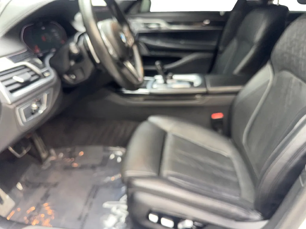 BMW 7 Series photo 29