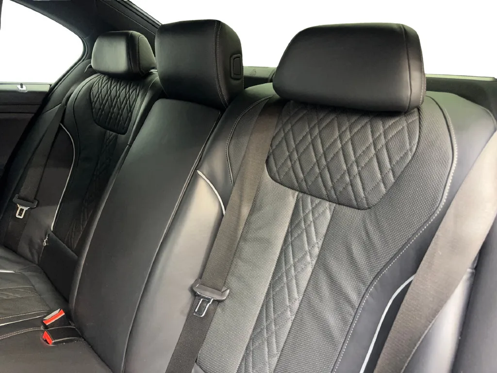 BMW 7 Series photo 37
