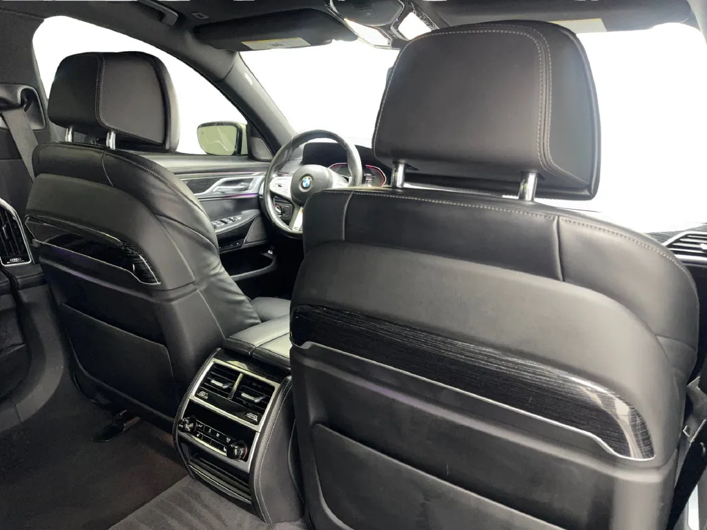 BMW 7 Series photo 44
