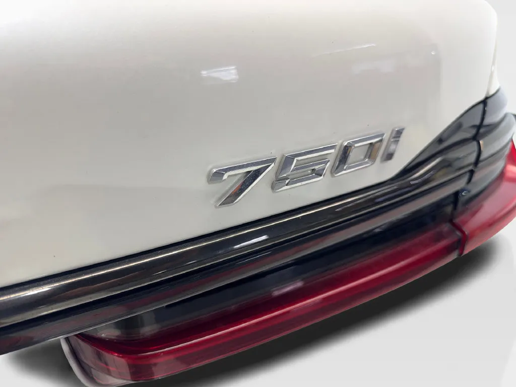 BMW 7 Series photo 26
