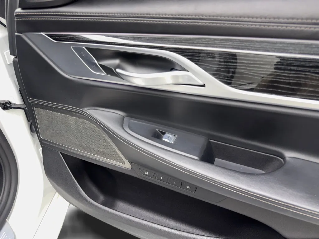 BMW 7 Series photo 52