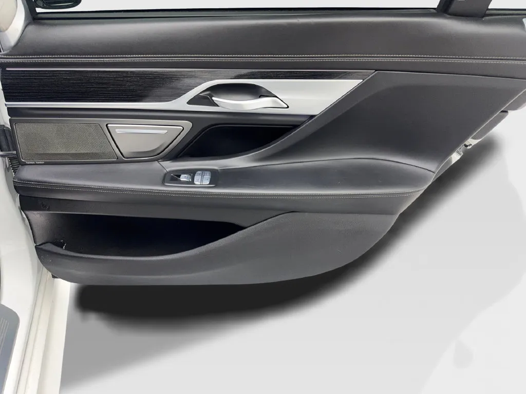 BMW 7 Series photo 45