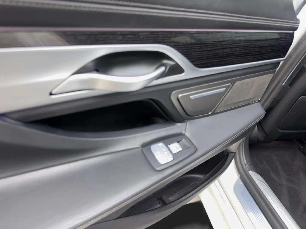 BMW 7 Series photo 41