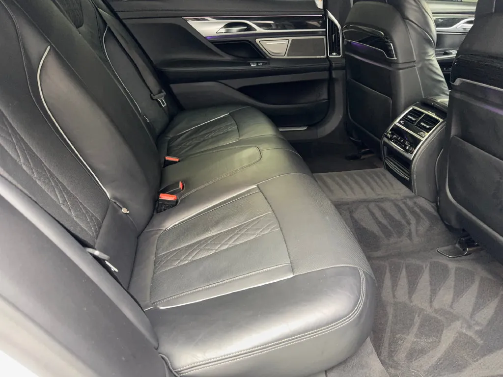 BMW 7 Series photo 42