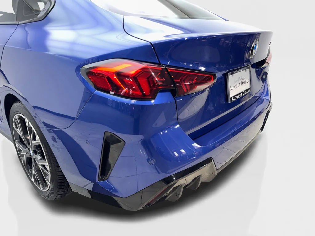 BMW 2 Series photo 21