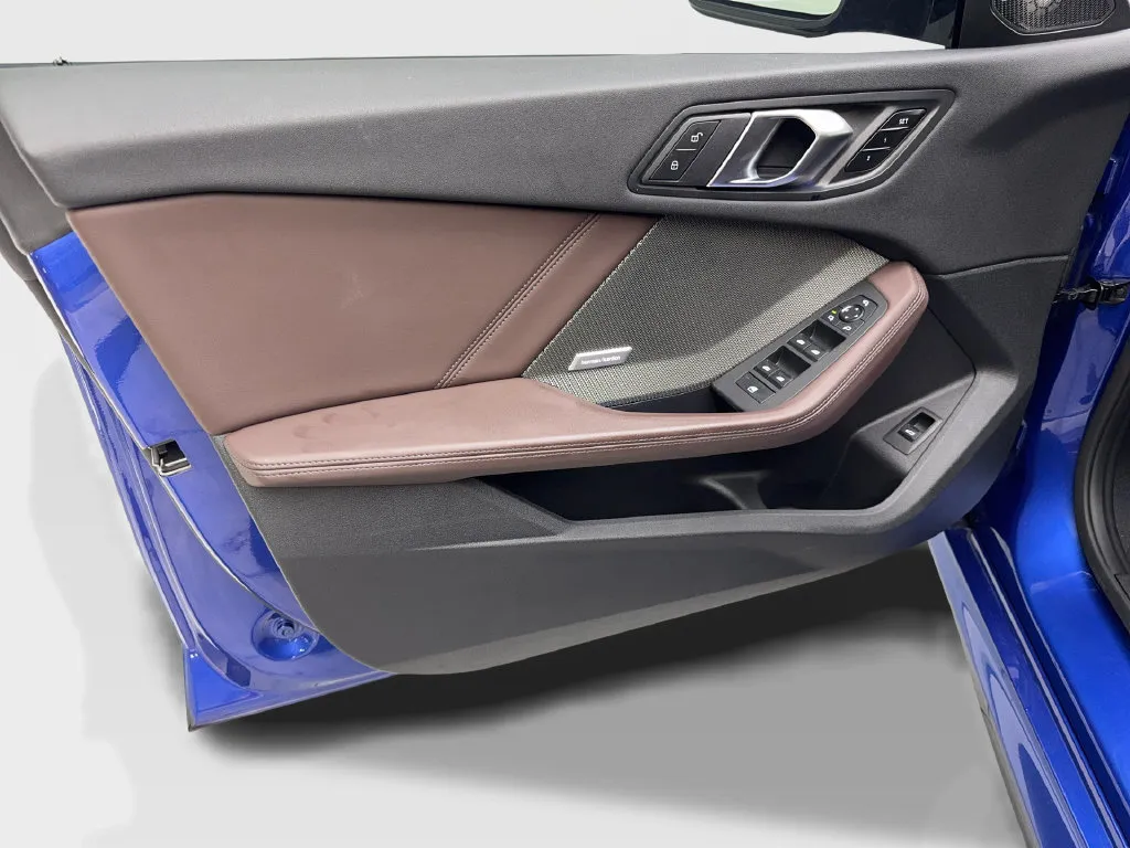 BMW 2 Series photo 33