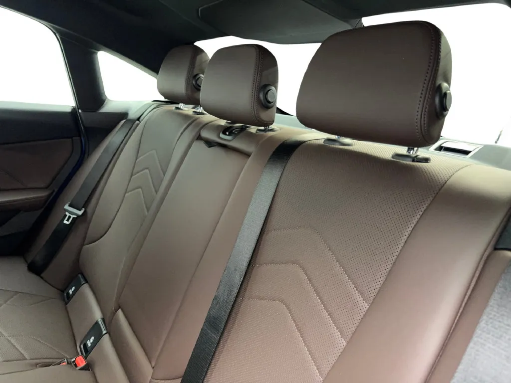 BMW 2 Series photo 36