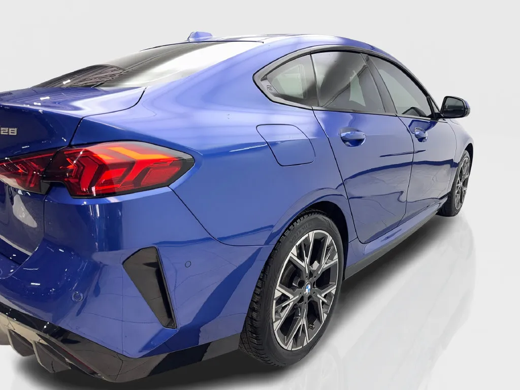 BMW 2 Series photo 15