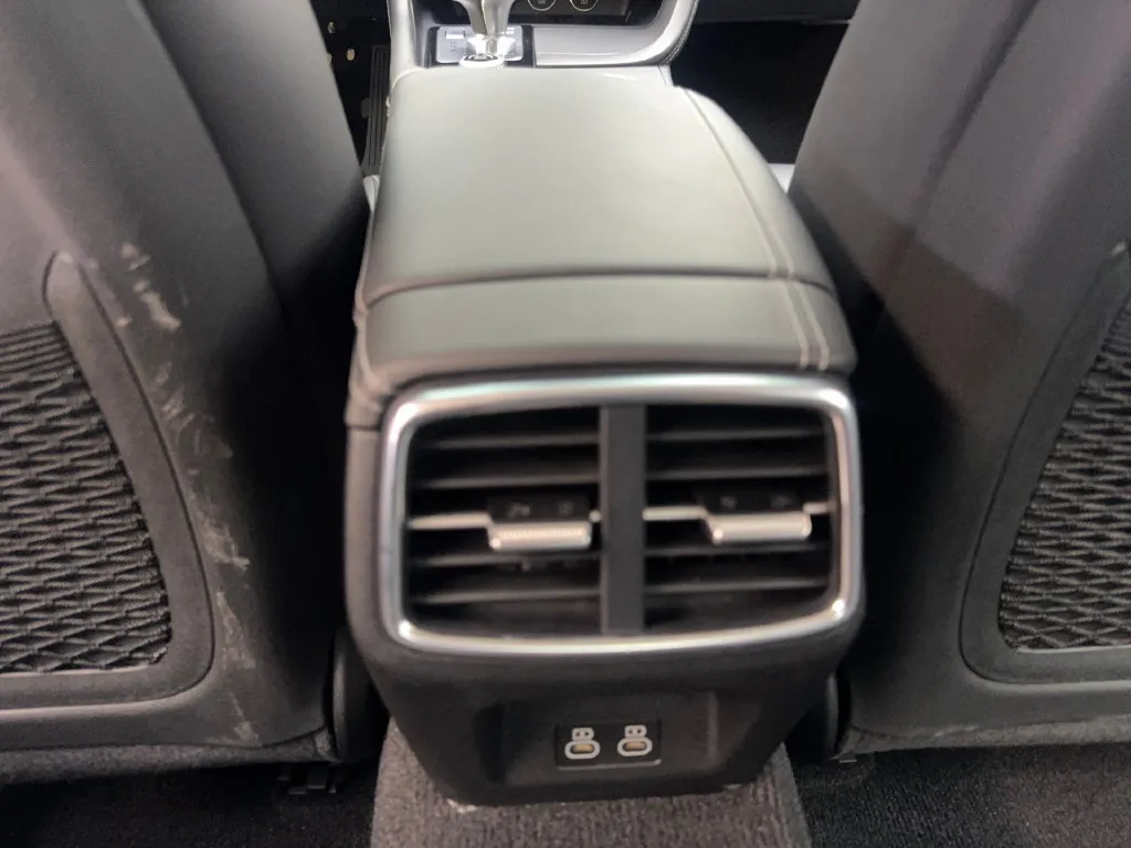 Genesis G70 photo 74