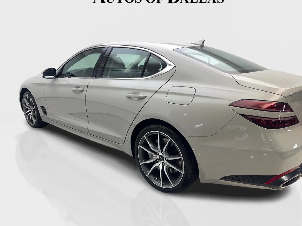 Genesis G70 photo 16