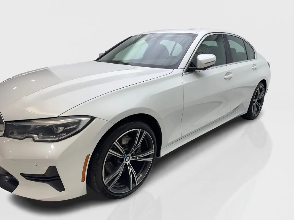 BMW 3 Series photo 12