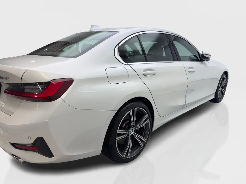 BMW 3 Series photo 15
