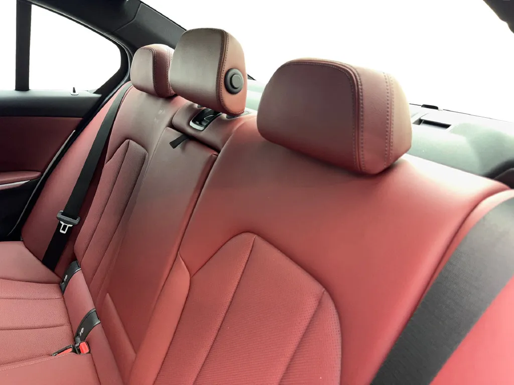 BMW 3 Series photo 35