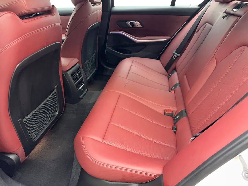 BMW 3 Series photo 34