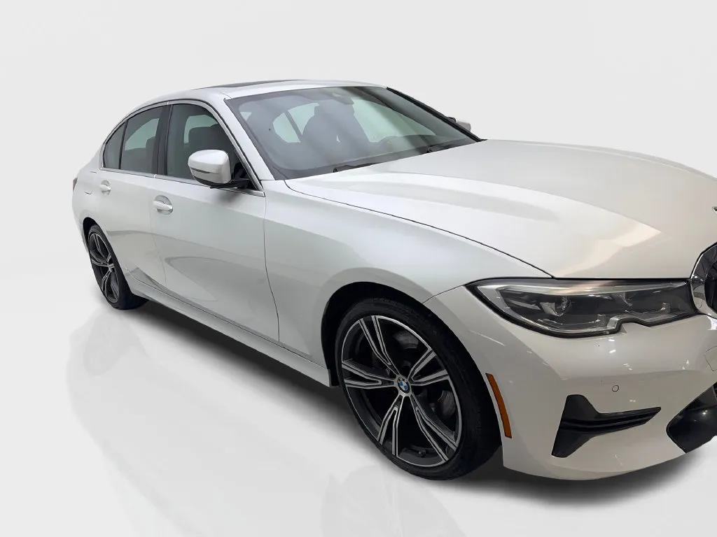 BMW 3 Series photo 14