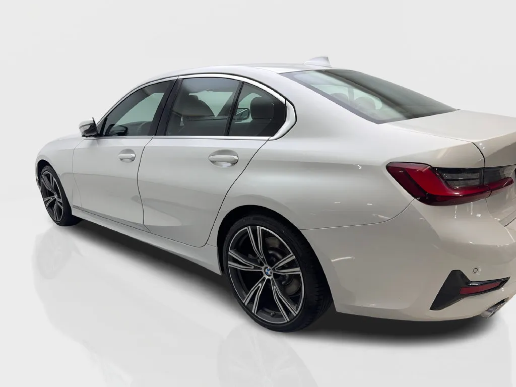 BMW 3 Series photo 16