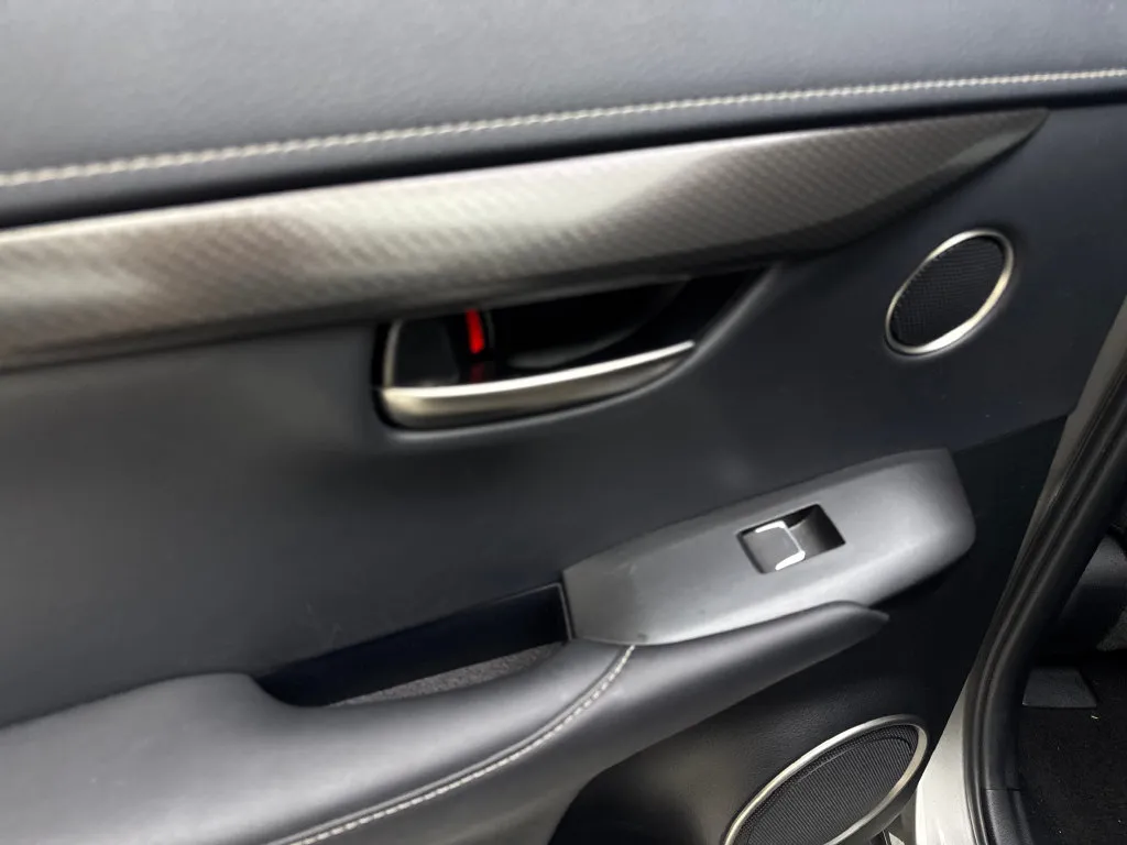 Lexus NX photo 40