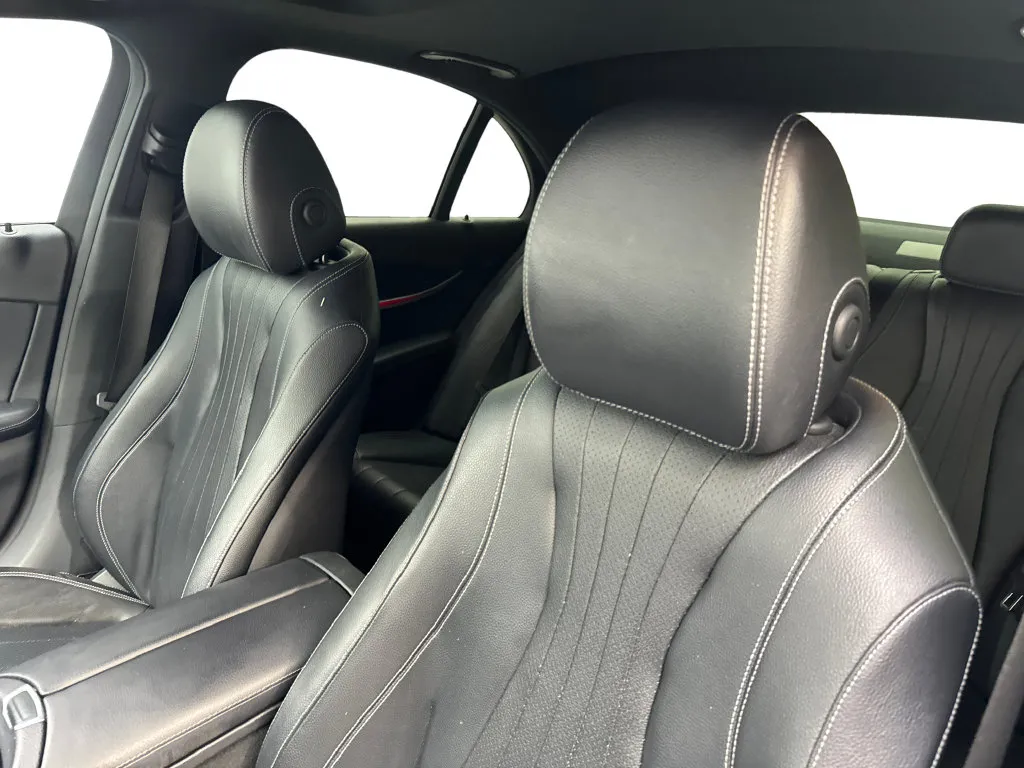 Mercedes-Benz E-Class photo 28