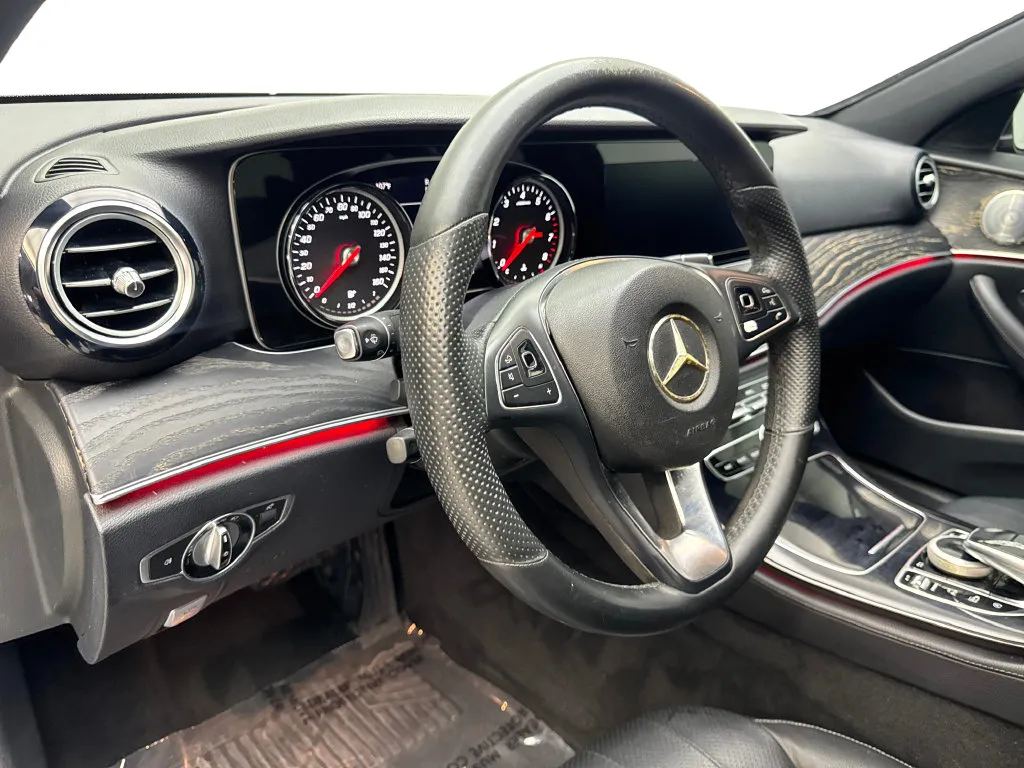 Mercedes-Benz E-Class photo 49