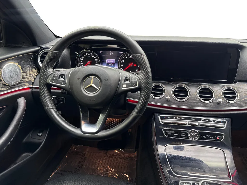 Mercedes-Benz E-Class photo 52