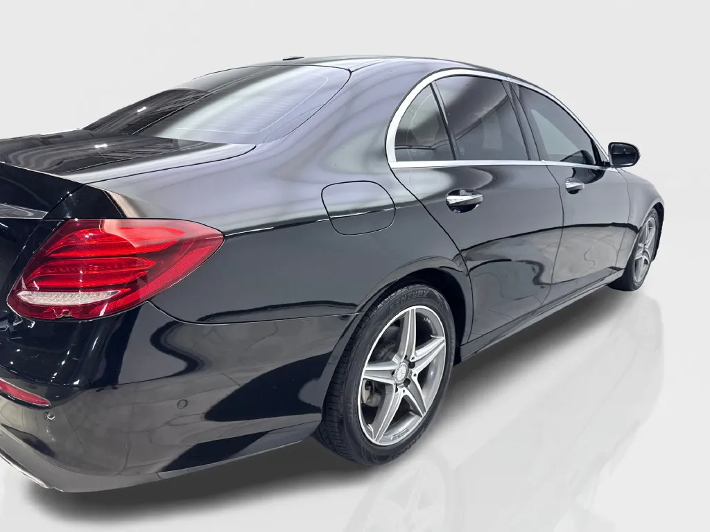 Mercedes-Benz E-Class photo 15